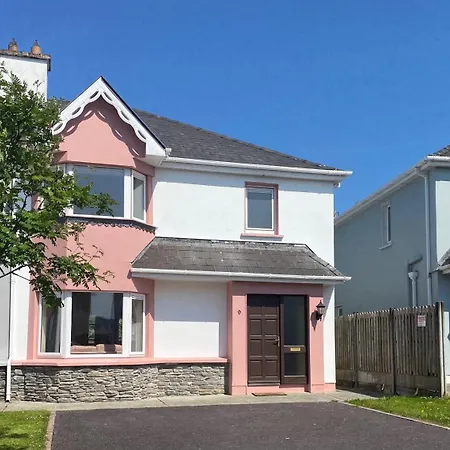 Convenient Spacious 3 Bedroom In Town