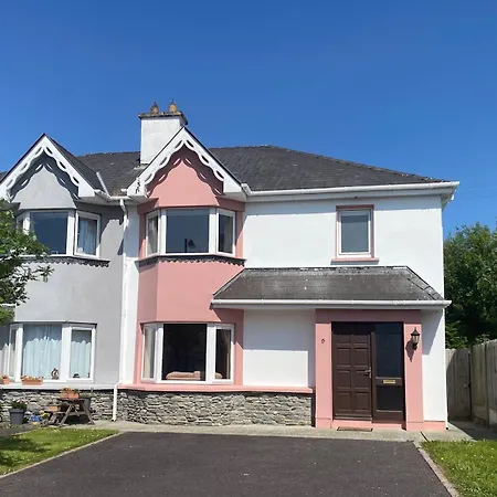 Apartment Convenient Spacious 3 Bedroom In Town