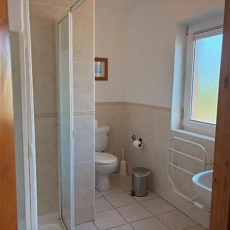 Convenient Spacious 3 Bedroom In Town