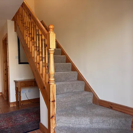 Convenient Spacious 3 Bedroom In Town *