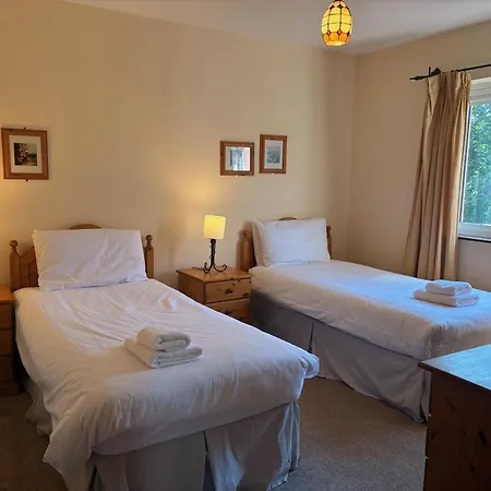 Apartment Convenient Spacious 3 Bedroom In Town *