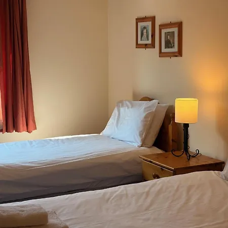 Convenient Spacious 3 Bedroom In Town Kenmare