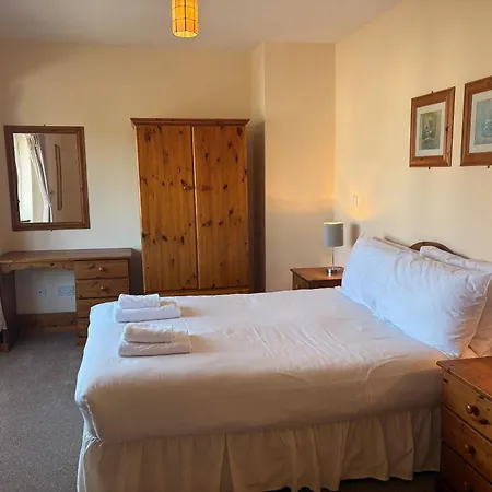 Convenient Spacious 3 Bedroom In Town