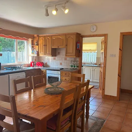 Convenient Spacious 3 Bedroom In Town Nyaraló Kenmare