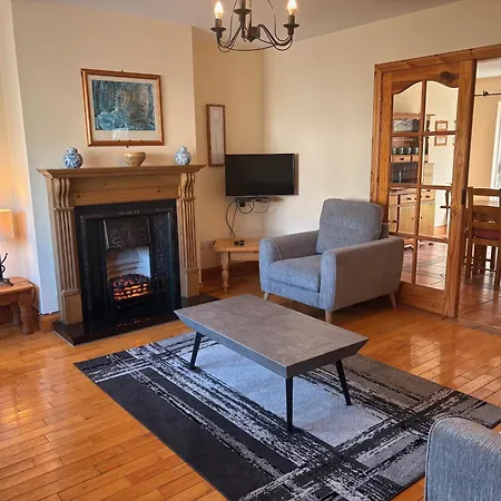 Convenient Spacious 3 Bedroom In Town Apartment Kenmare