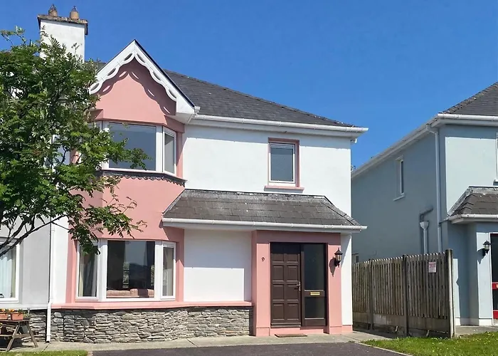 Convenient Spacious 3 Bedroom In Town