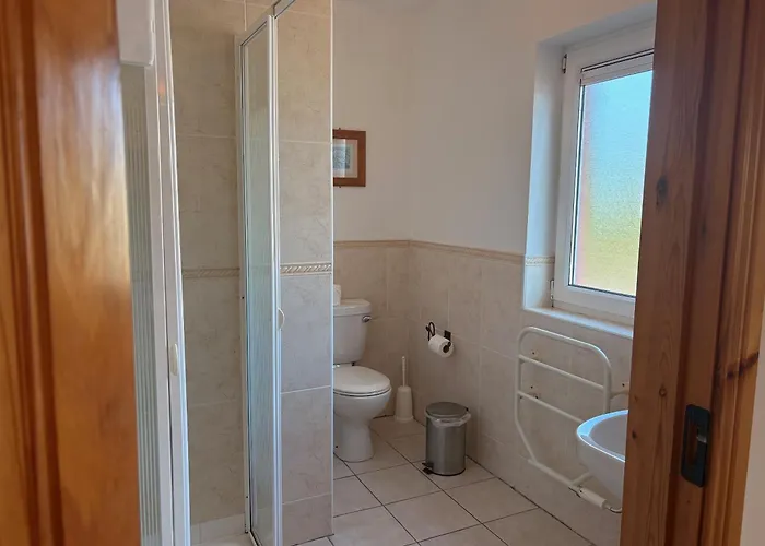 Convenient Spacious 3 Bedroom In Town