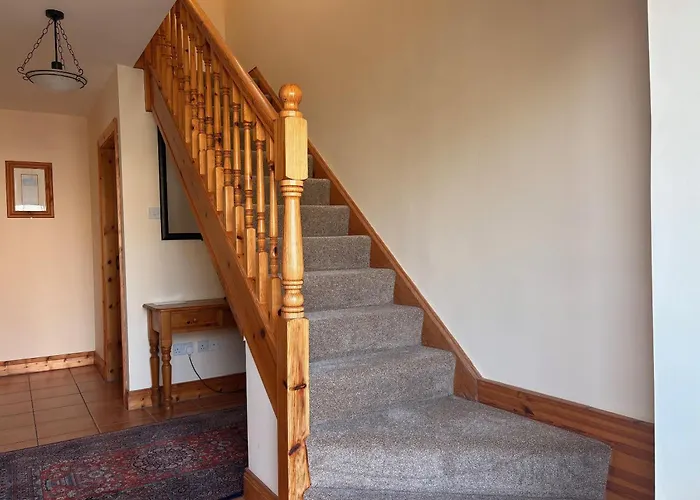 Convenient Spacious 3 Bedroom In Town *