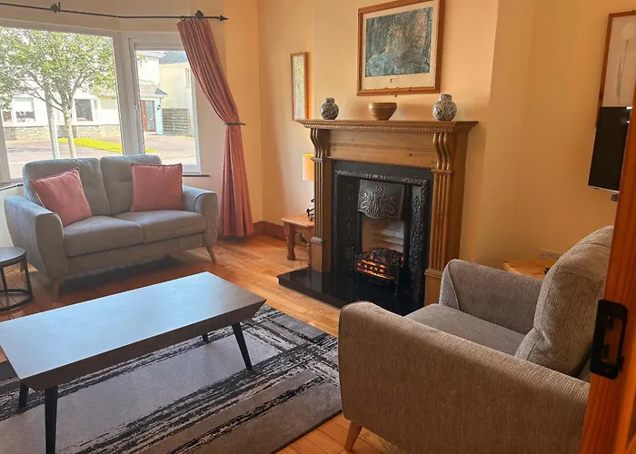 Convenient Spacious 3 Bedroom In Town Dom wakacyjny Kenmare