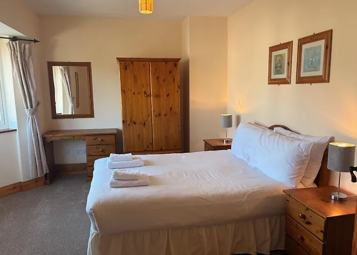 Convenient Spacious 3 Bedroom In Town