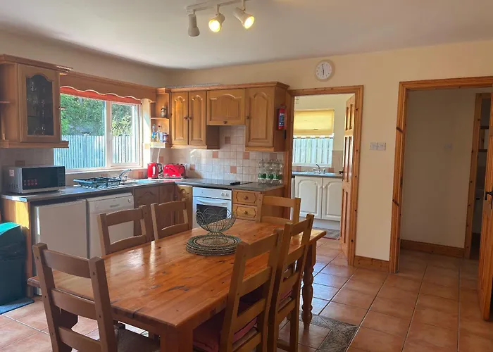 Convenient Spacious 3 Bedroom In Town Dom wakacyjny Kenmare