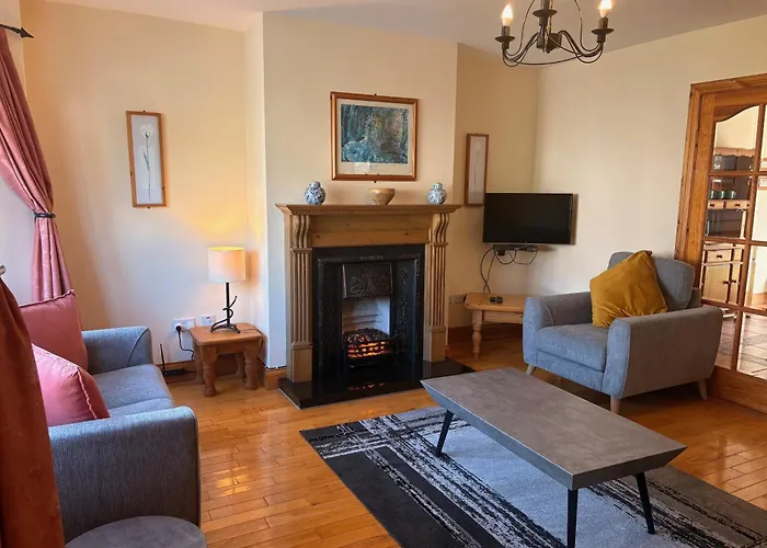 Convenient Spacious 3 Bedroom In Town Dom wakacyjny